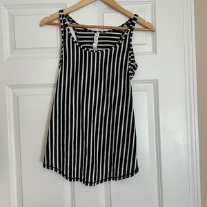 Lululemon Vita Racer Tank Sz 6 GUC Striped Navy